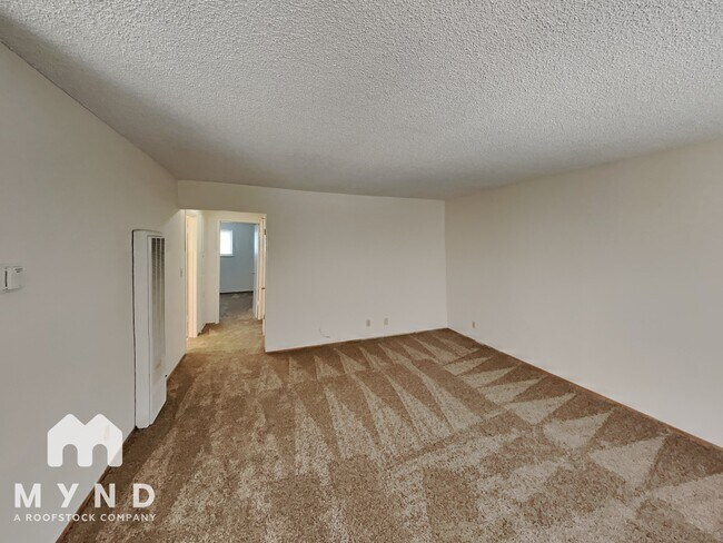 Foto del edificio - 870 Burbank Dr