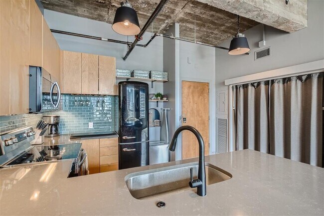 Foto del edificio - 710 Colorado St