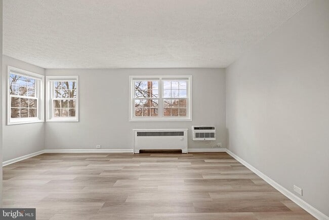 Building Photo - 235 N George Mason Dr