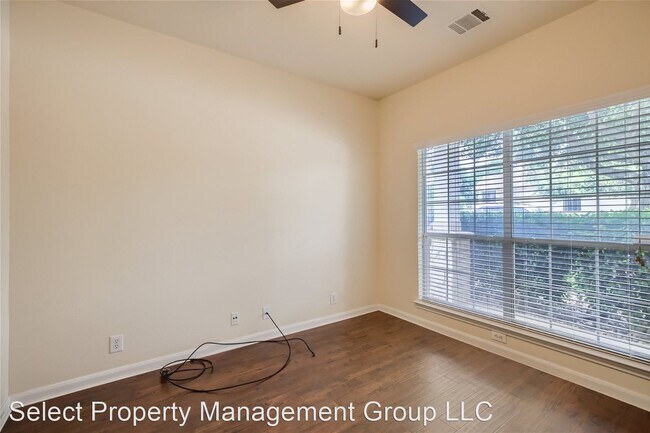 Building Photo - 3 br, 2.5 bath House - 127 Mirror Lake