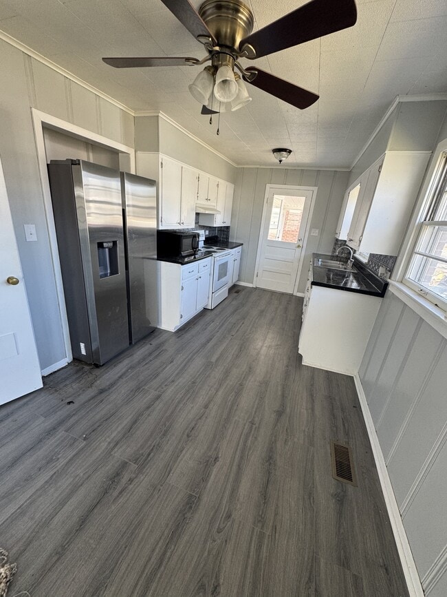 Building Photo - 509 N 7th St