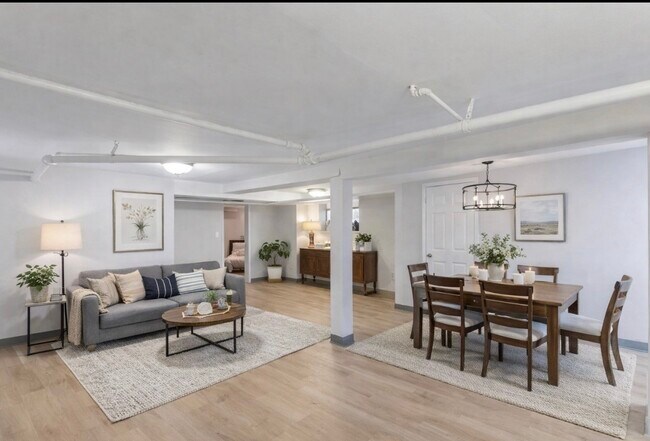 Foto del edificio - 6241 S Troy St