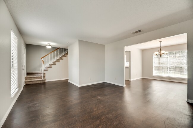 Foto del edificio - 4/2/2 in well established neighborhood