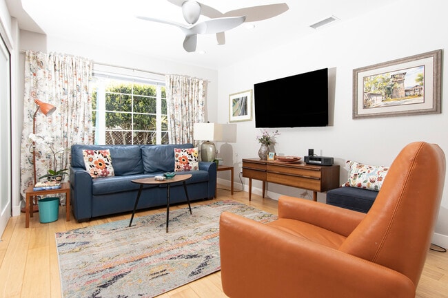 American Leather sofa sleeper - 405 Orilla del Mar