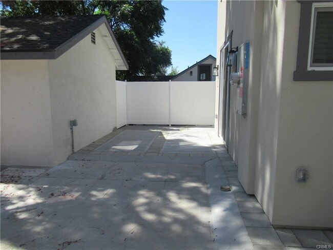 Building Photo - 4532 Sharon Ave