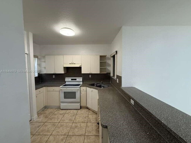 Foto del edificio - 820 SW 6th Ct