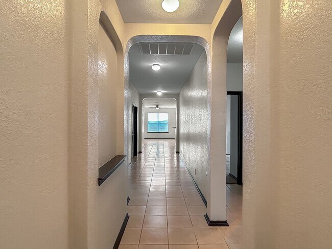 Foto del edificio - One-Story Home with Office in Bridlewood P...