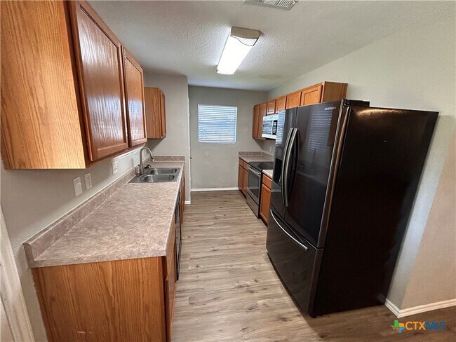 Building Photo - 3007 Viewcrest Dr
