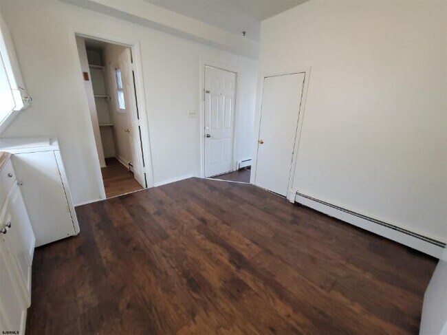 Building Photo - 406 Trinity Ave