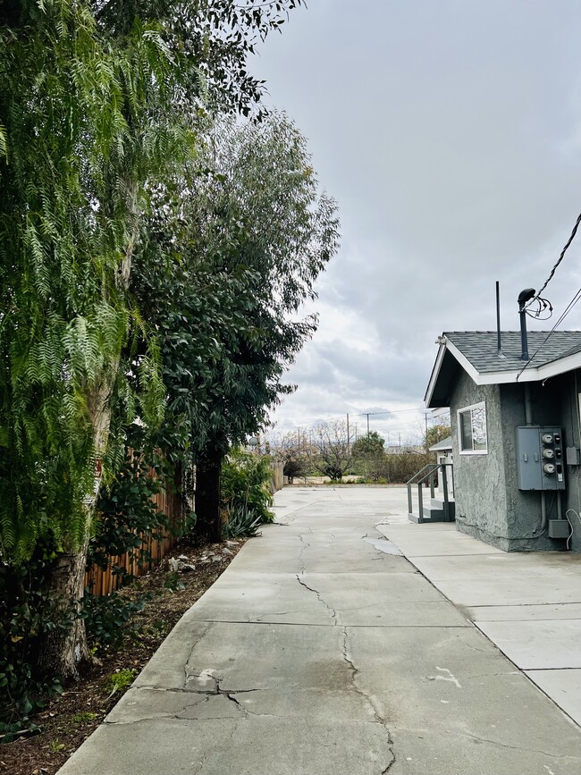 Building Photo - 21633 Cottonwood Ave