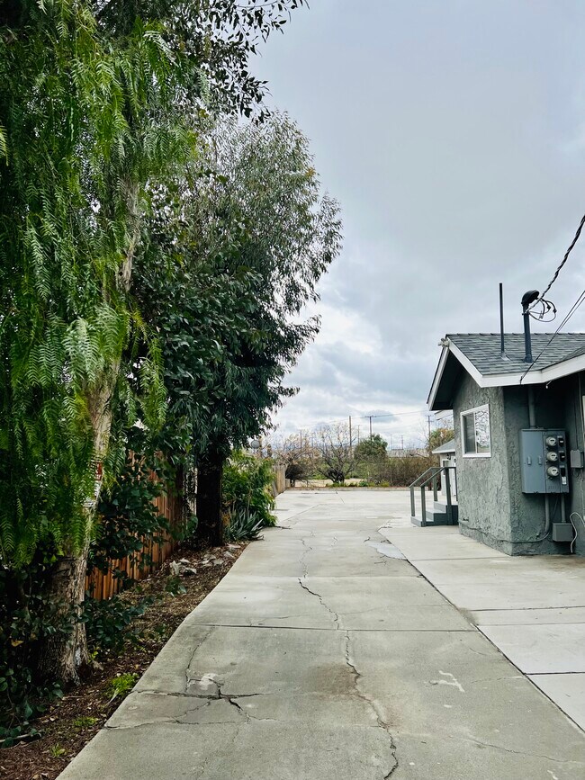 Foto del edificio - 21633 Cottonwood Ave
