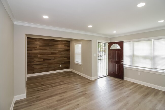 Foto del edificio - 4600 N Renshaw Dr