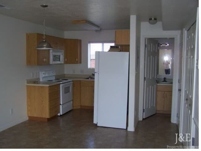 Building Photo - 341 N 500 W