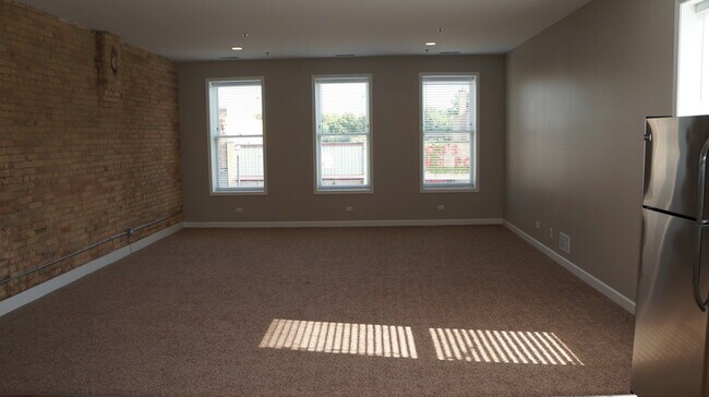 Building Photo - 109 W Main St