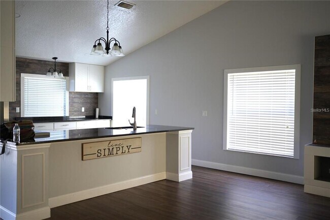 Foto del edificio - 2212 Stonemill Dr