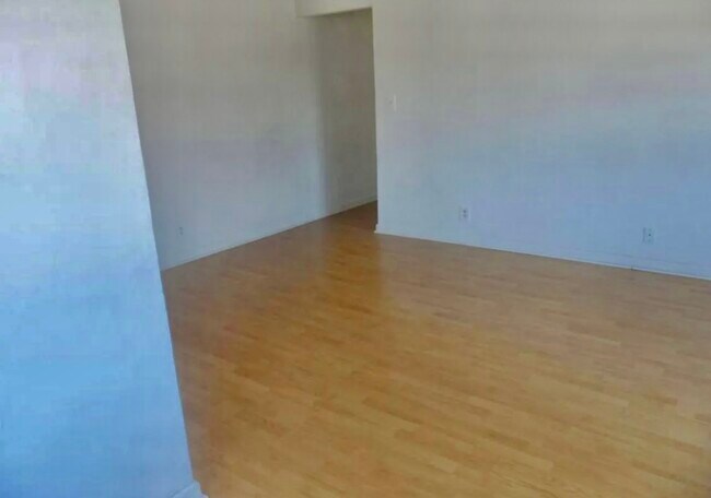Foto del edificio - 1331 Pinetree Dr