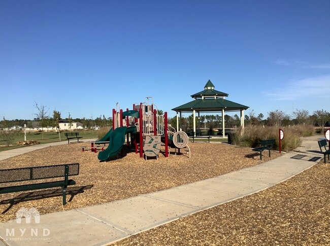 Building Photo - 15430 Maple Ter Dr