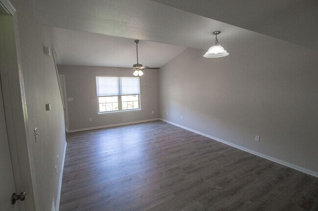 Building Photo - 1425 Greensboro Dr