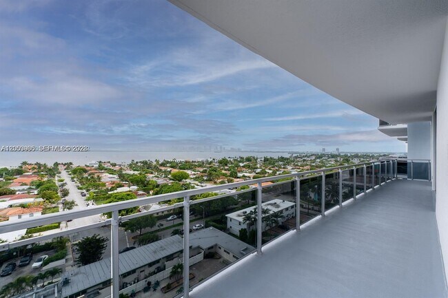 Building Photo - 7901 Hispanola Ave