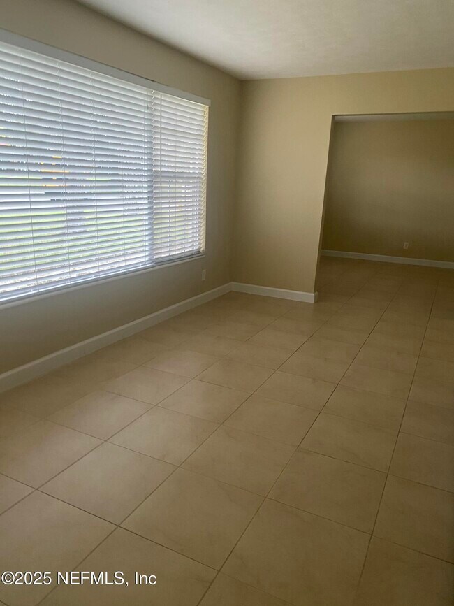 Foto del edificio - 1007 Grove Park Blvd