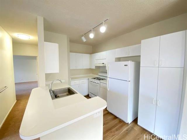 Building Photo - 91-490-490 Puamaeole St