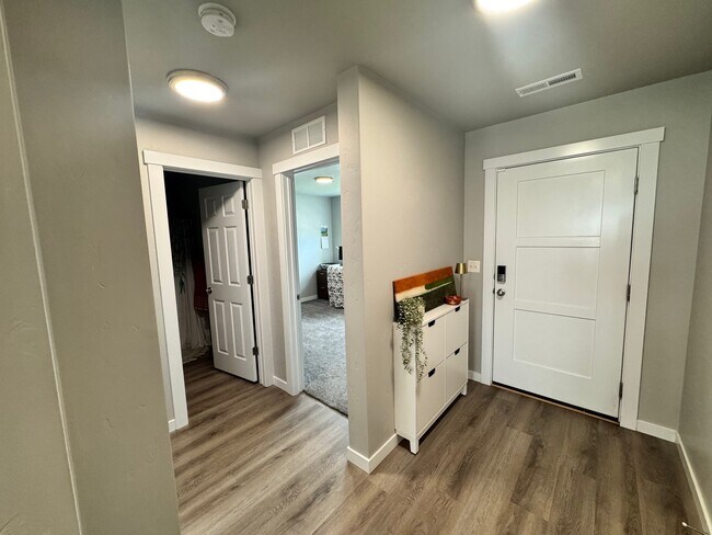 Foto del edificio - 6580 S Birch Creek Ave