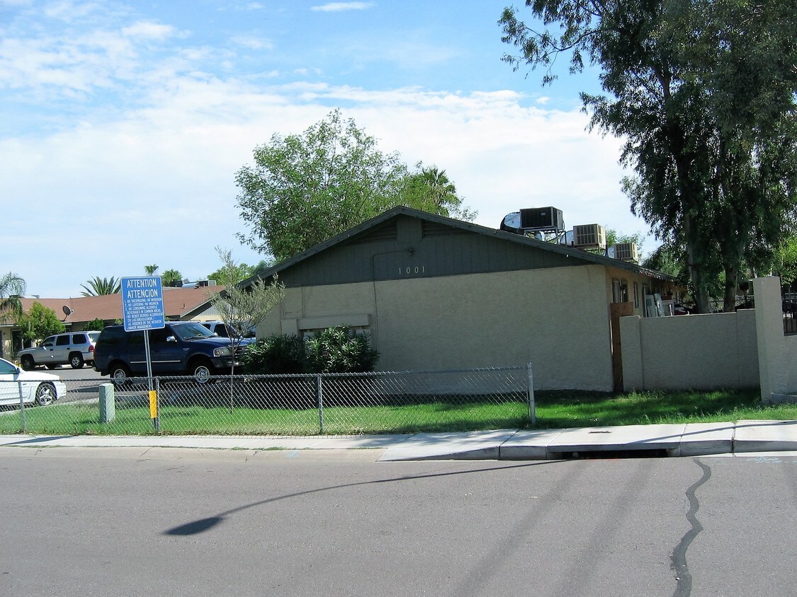 Foto del edificio - Chandler Fourplex