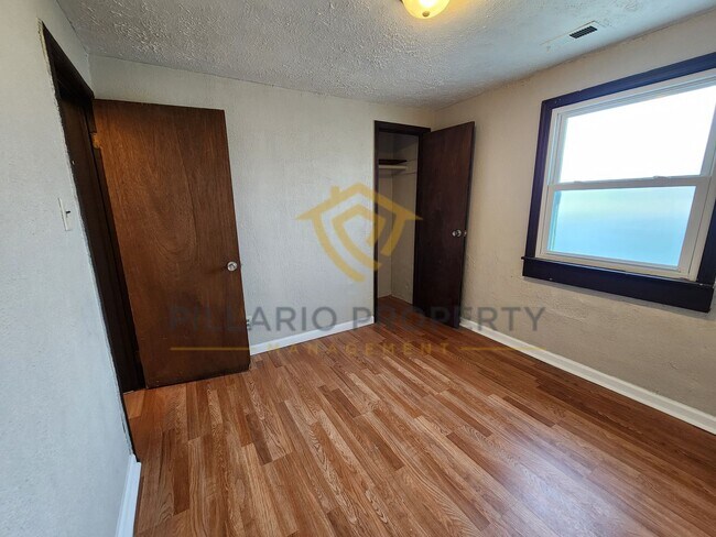 Foto del edificio - 1502-1504 N Bancroft Street