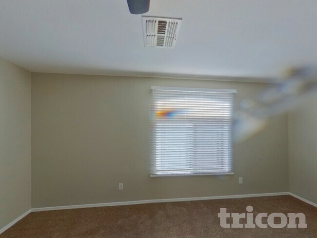 Foto del edificio - 43846 W Magnolia Rd