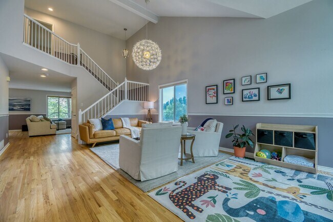 Foto del edificio - Remodeled 5bed/3.5bath Rock Creek Home