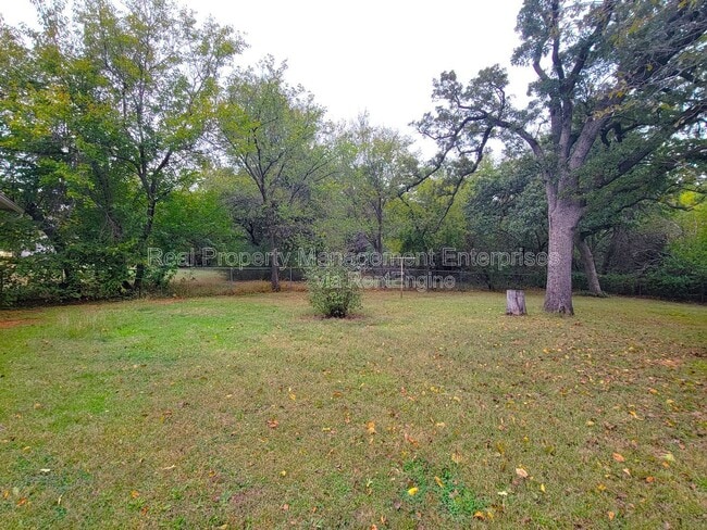 Foto del edificio - 608 N Poplar Ln