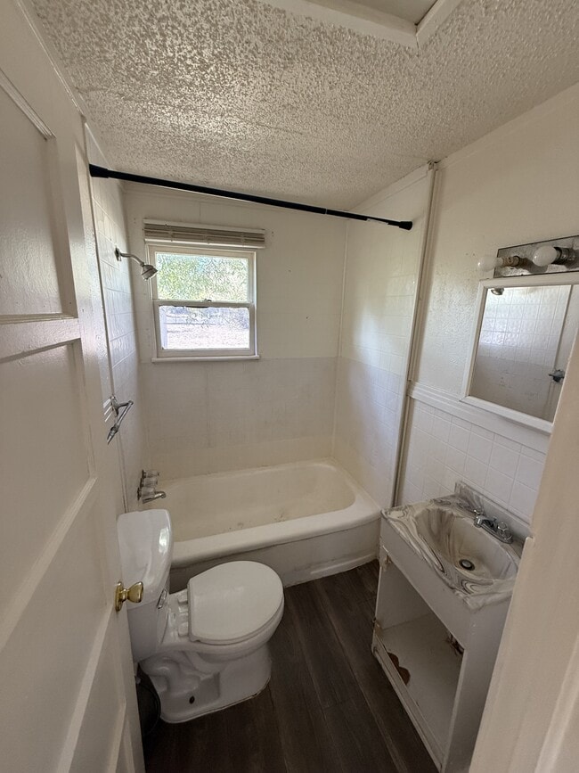 Building Photo - 517 S 54th St