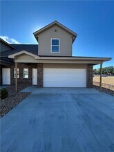 Building Photo - 2810 W Mockingbird Ln