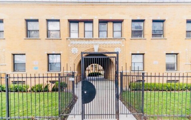 Building Photo - 6124 S King Dr