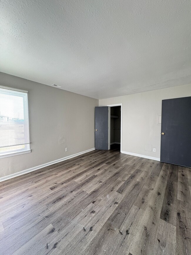Building Photo - Remington On Rockville Living