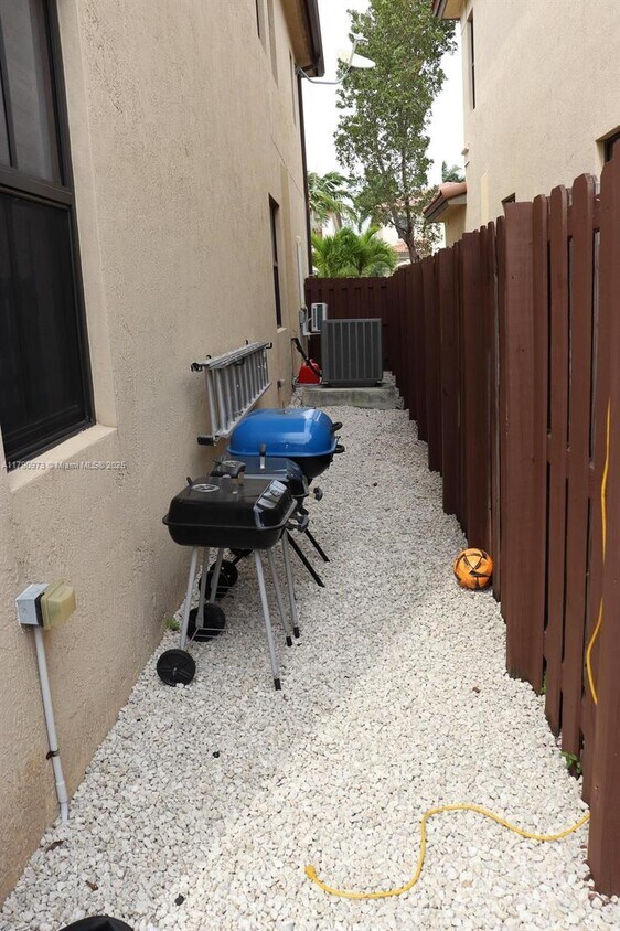 Primary Photo - 10032 NW 87th Terrace
