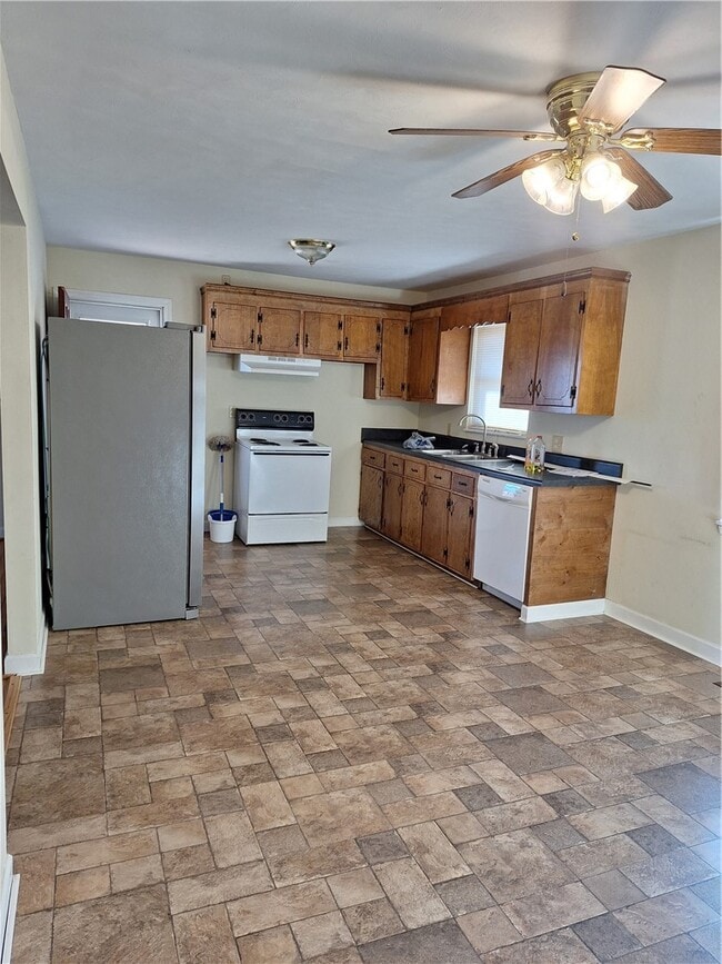 Building Photo - 614 Dr Mitchell Rd