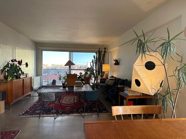 Foto del edificio - 888 N Logan St