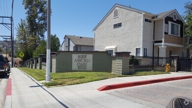 Building Photo - 2208 Kings View Cir