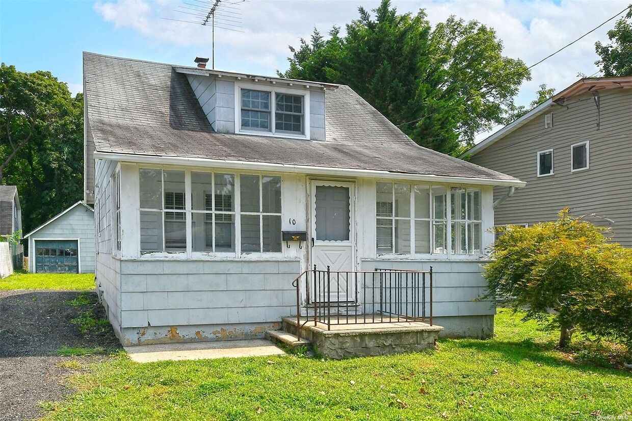 Primary Photo - 10 Spencer Ave