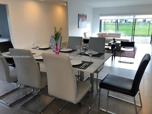 Foto del edificio - 534 NE 195th St