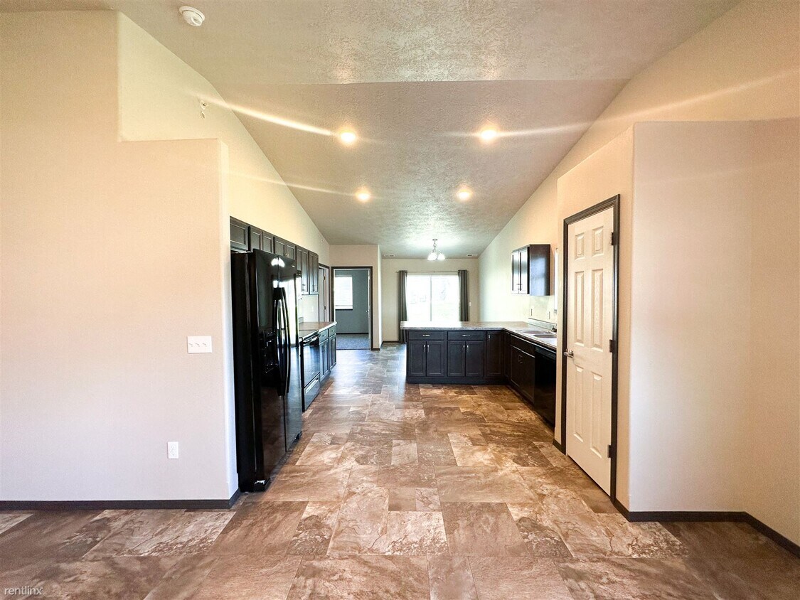 Foto principal - 3 br, 2 bath Townhome - Prospect Townhomes