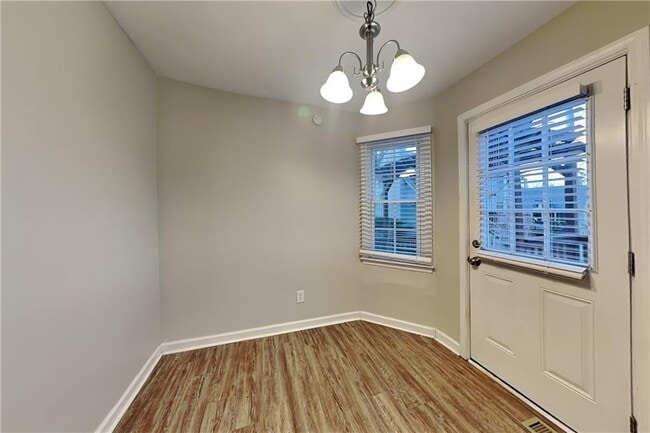 Foto del edificio - 795 Whitehall Way