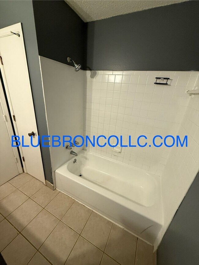 Foto del edificio - Cute 2 bedroom 1 bathroom home with 1 car ...