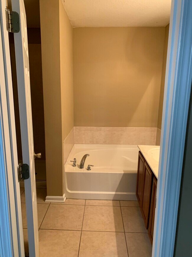 Building Photo - 7140 Rampart Ridge Cir W