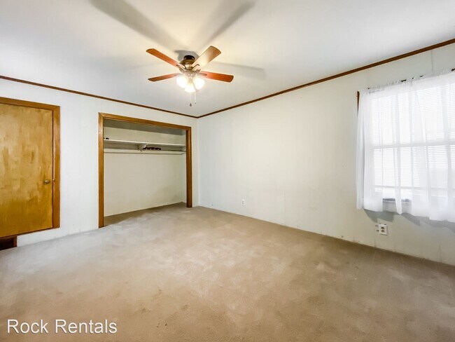 Building Photo - 3 br, 1 bath House - 1016 E 12th