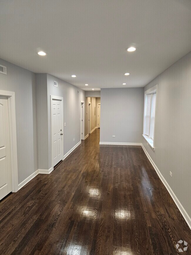 Building Photo - 7627 S King Dr