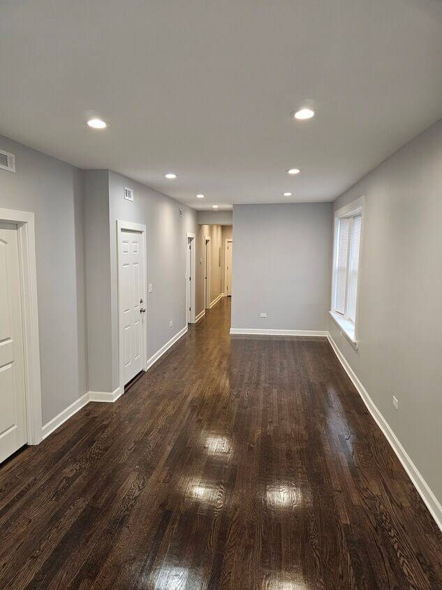Foto principal - 7627 S King Dr