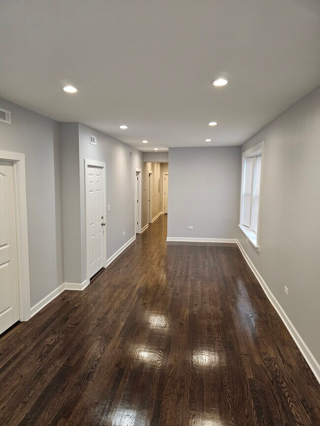 Building Photo - 7627 S King Dr