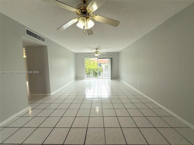 Building Photo - 805 W Oakland Park Blvd